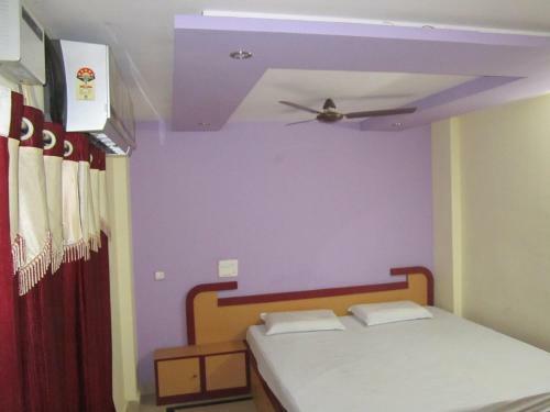 Lodge Ushasree Residency