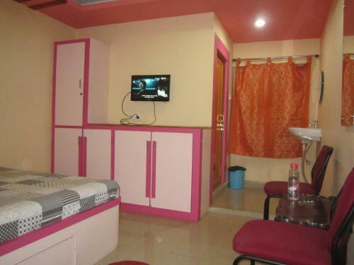 Lodge Ushasree Residency