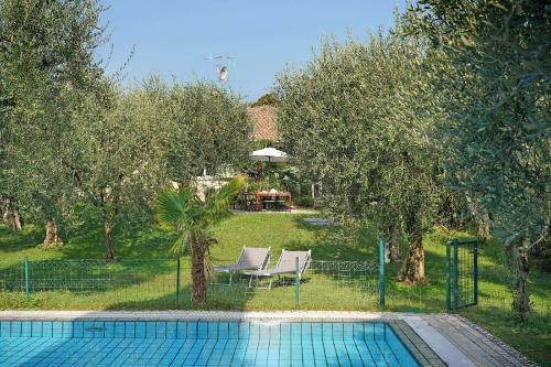 Villa Clara, Large Villa With Private Pool Steps From The Beach