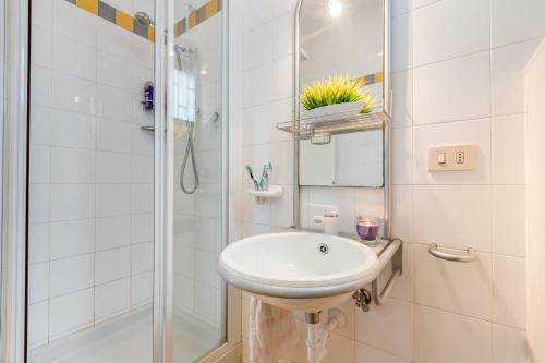Marina Di Carrara Apartment Sleeps 6