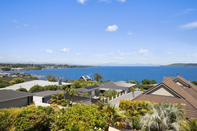 Lake View Luxury