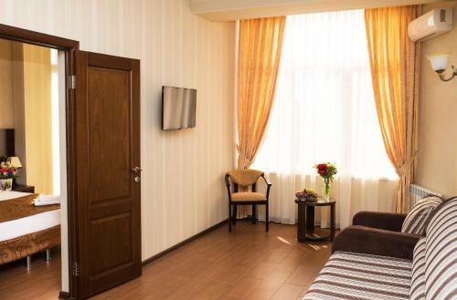 Lazurnoye Okno Hotel