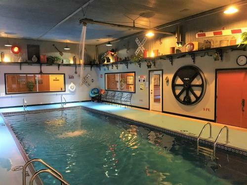 Hotel Depot Inn & Suites