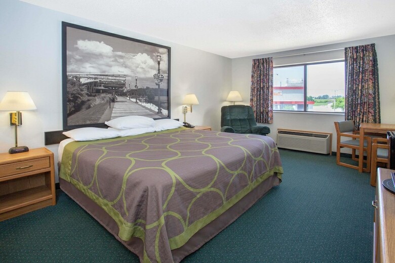 Hotel Super 8 By Wyndham Dewitt