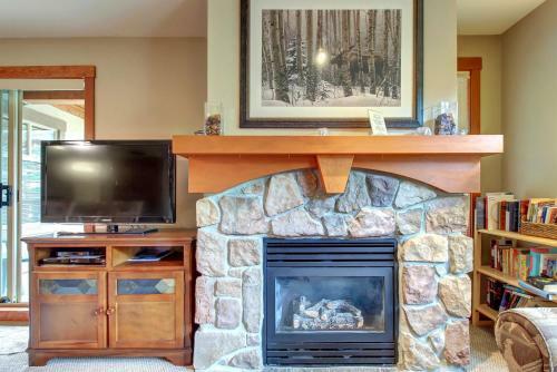 Eagle Springs East 201: Horsetail Suite