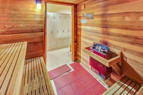 Eagle Springs East 201: Horsetail Suite