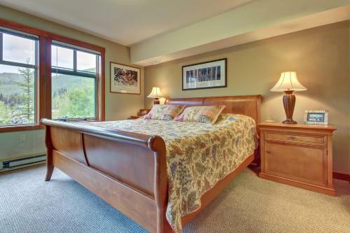 Eagle Springs East 201: Horsetail Suite