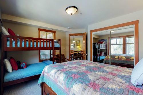 Eagle Springs East 201: Horsetail Suite