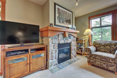Eagle Springs East 201: Horsetail Suite