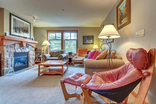 Eagle Springs East 201: Horsetail Suite
