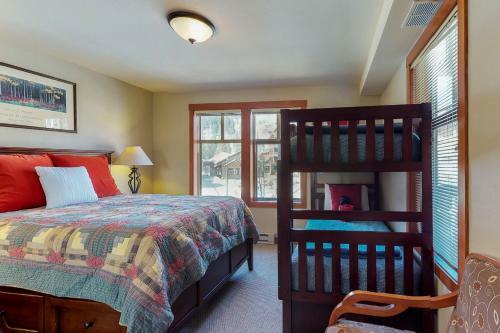 Eagle Springs East 201: Horsetail Suite