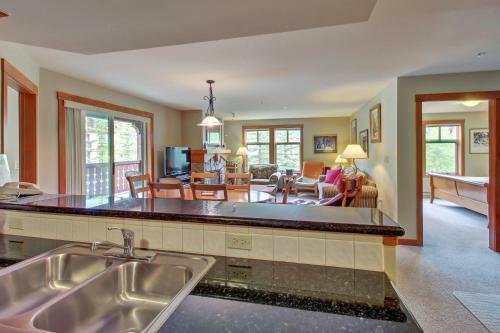 Eagle Springs East 201: Horsetail Suite
