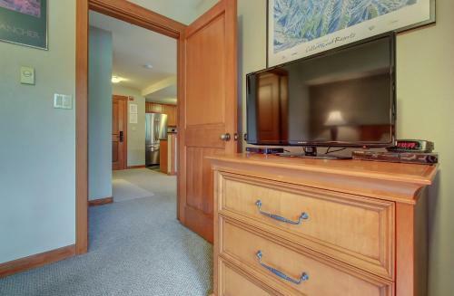 Eagle Springs East 201: Horsetail Suite