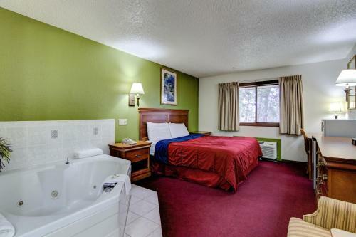 Motel Bloomer Inn & Suites