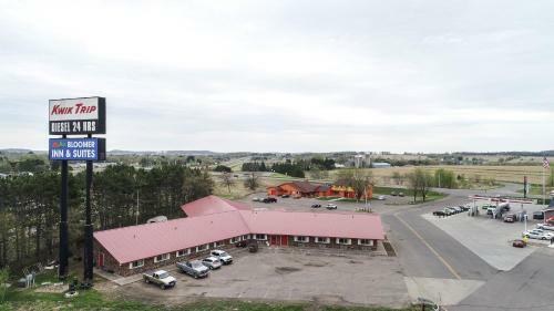 Motel Bloomer Inn & Suites