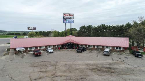 Motel Bloomer Inn & Suites