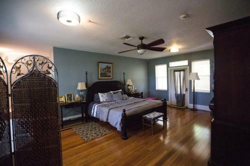 Bed & Breakfast Oakland Manor House Inn