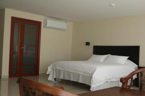 Hotel F Sur Inn