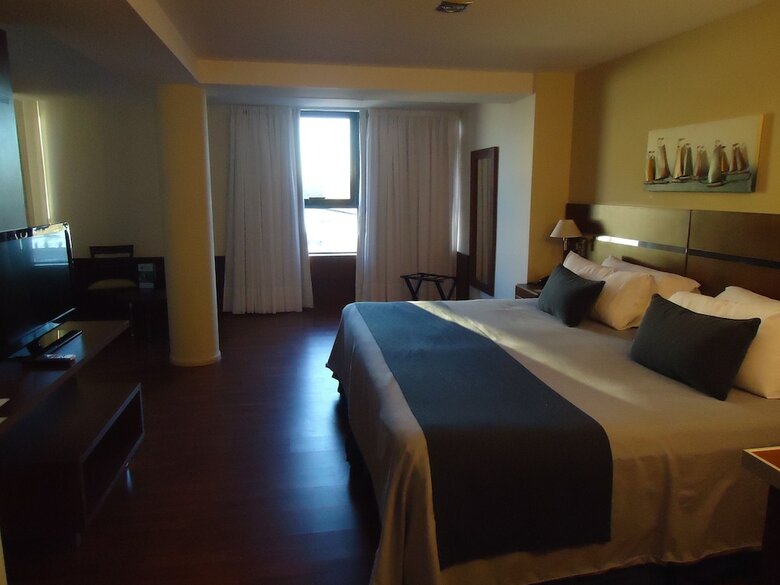 Puerto Amarras Hotel & Suites