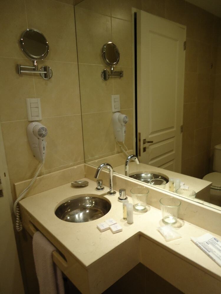 Puerto Amarras Hotel & Suites