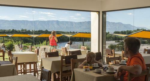 Balc�n Del R�o, Hotel De Campo Y Caba�as