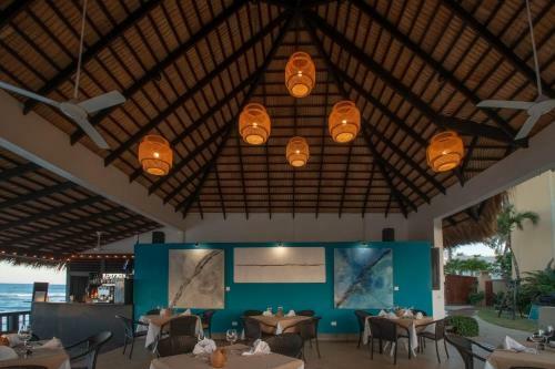 Hotel Velero Beach Resort