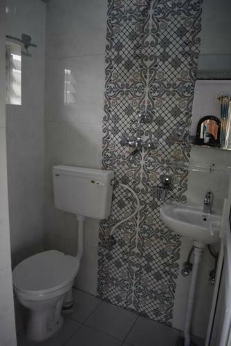 Hostal R&r Guest House