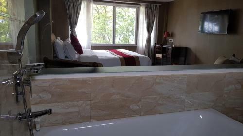 Himalayan Front Hotel By Kgh Group