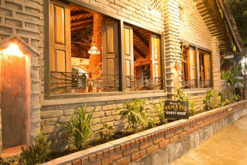 Hostal Peace Eye Guest House
