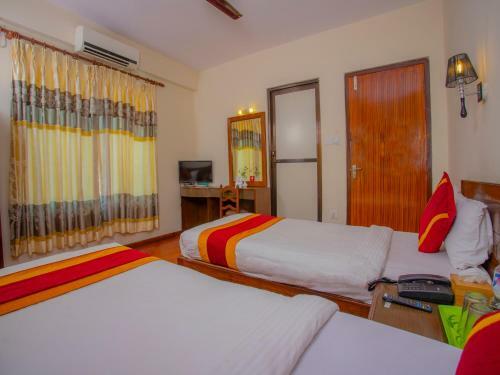 Oyo 11454 Hotel Garuda Inn
