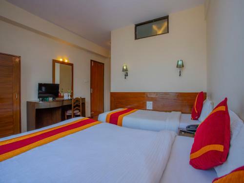 Oyo 11454 Hotel Garuda Inn