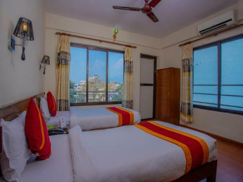 Oyo 11454 Hotel Garuda Inn