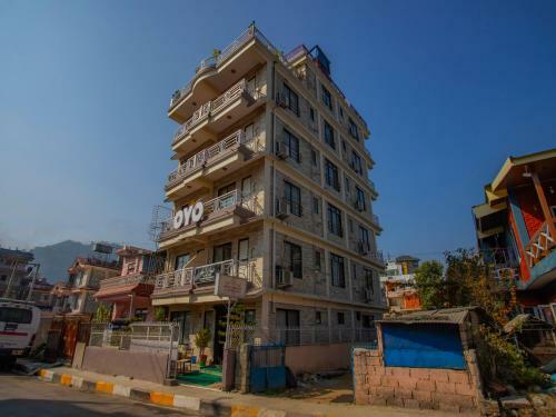 Oyo 11454 Hotel Garuda Inn
