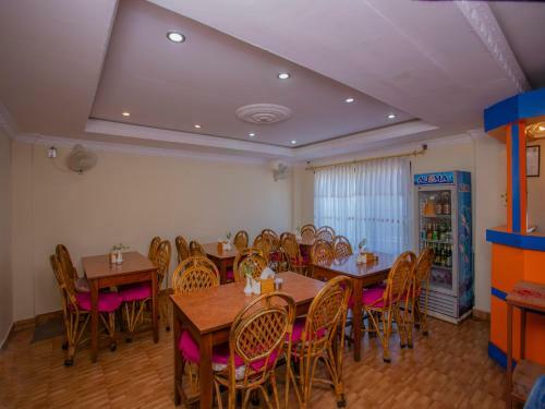 Oyo 11454 Hotel Garuda Inn