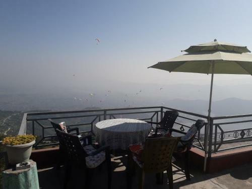 Hotel Himalayan Crown Lodge