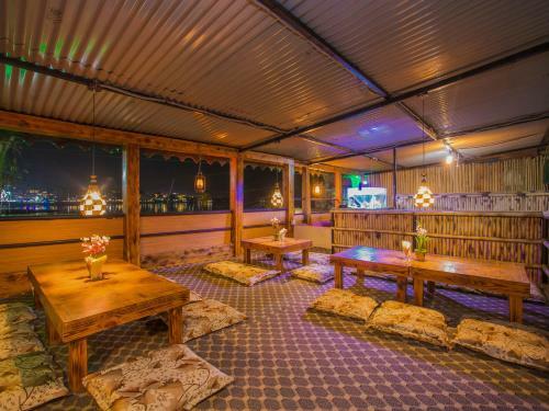 Oyo 225 Hotel Fewa Corner