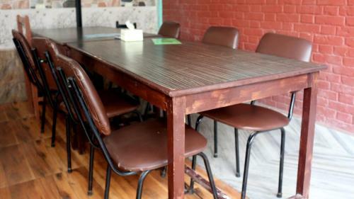 Hostal Harry Guest House & Restaurant