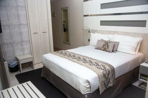 Hotel 2001