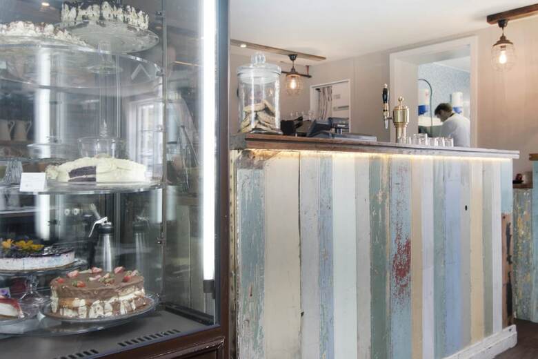 Hostal Skyr Guesthouse