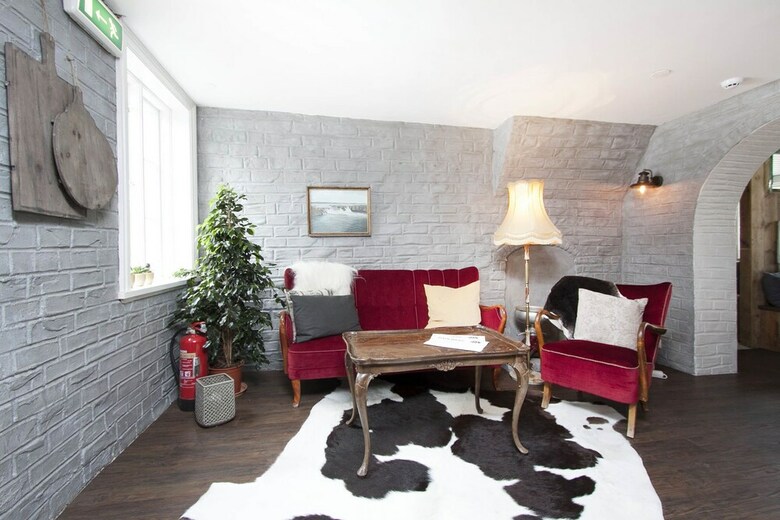 Hostal Skyr Guesthouse