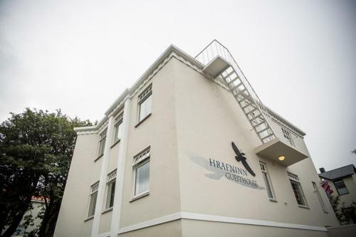Hostal Hrafninn Guesthouse