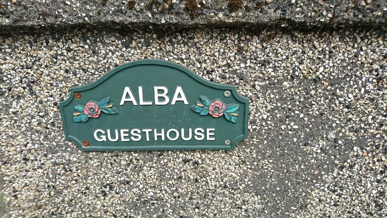 Hostal Alba Guesthouse