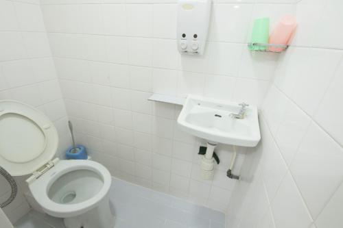 Hostal Lee Garden Guest House (Managed By Koalabeds Group)