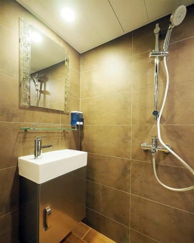 Hostal Lee Garden Guest House (Managed By Koalabeds Group)