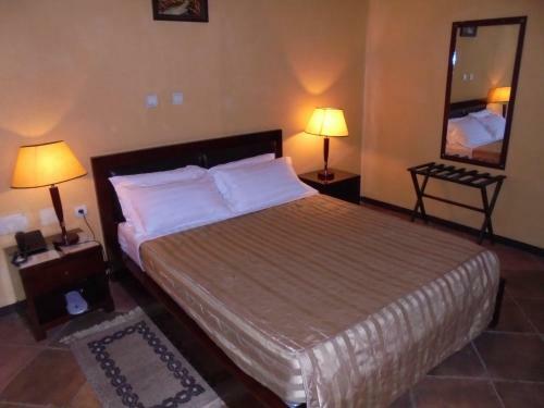 The Lions Den Hotel