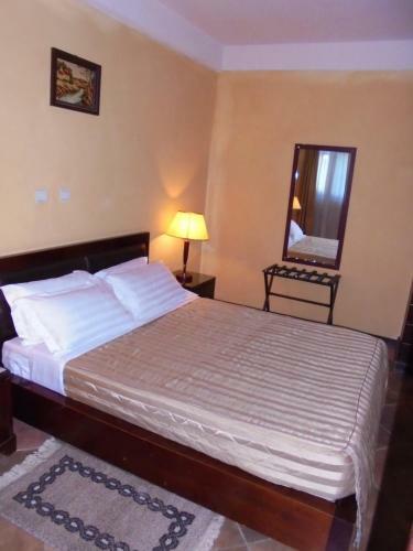 The Lions Den Hotel