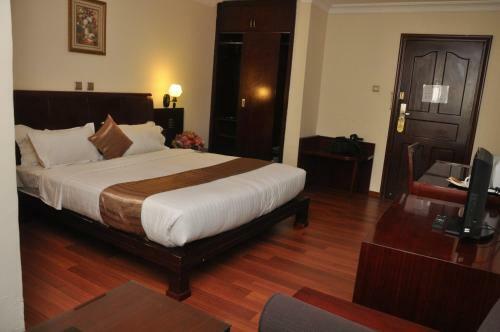 Kaleb Hotel
