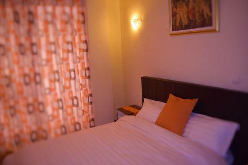 Cot Addis Backpackers Hostel