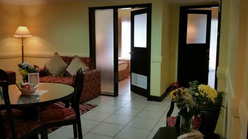Apartamento Deebaj Al Khabisi Plaza