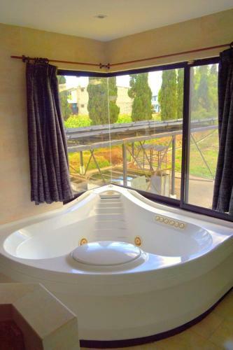 Quito Airport Suites Hotel